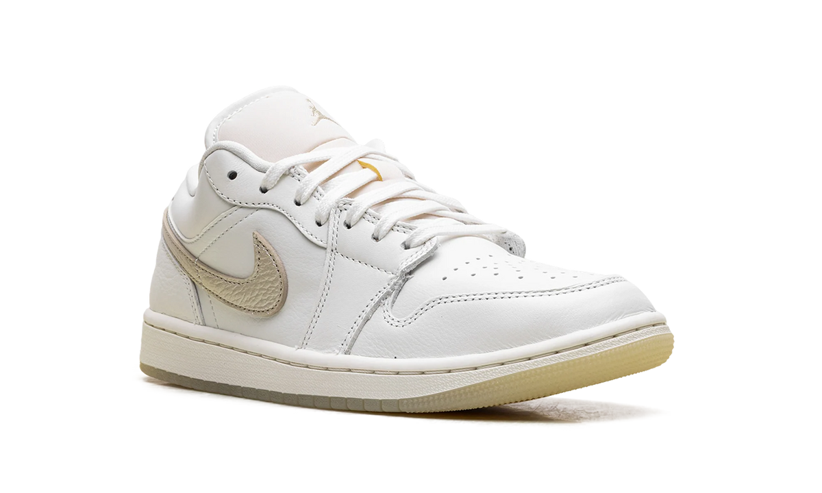 Jordan 1 Low SE WMNS "Metallic Team Gold" HV5157 100