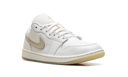 Jordan 1 Low SE WMNS "Metallic Team Gold" HV5157 100