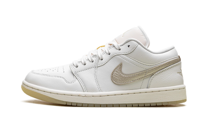 Jordan 1 Low SE WMNS "Metallic Team Gold" HV5157 100