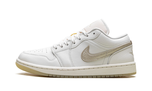 Jordan 1 Low SE WMNS "Metallic Team Gold" HV5157 100