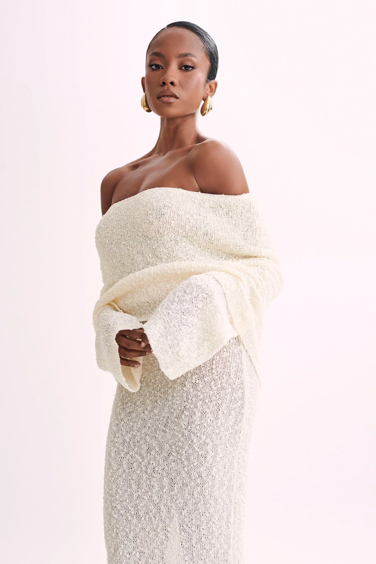 Elara - Elegant Off-Shoulder Maxi Dress