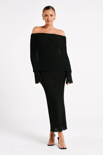 Elara - Elegant Off-Shoulder Maxi Dress