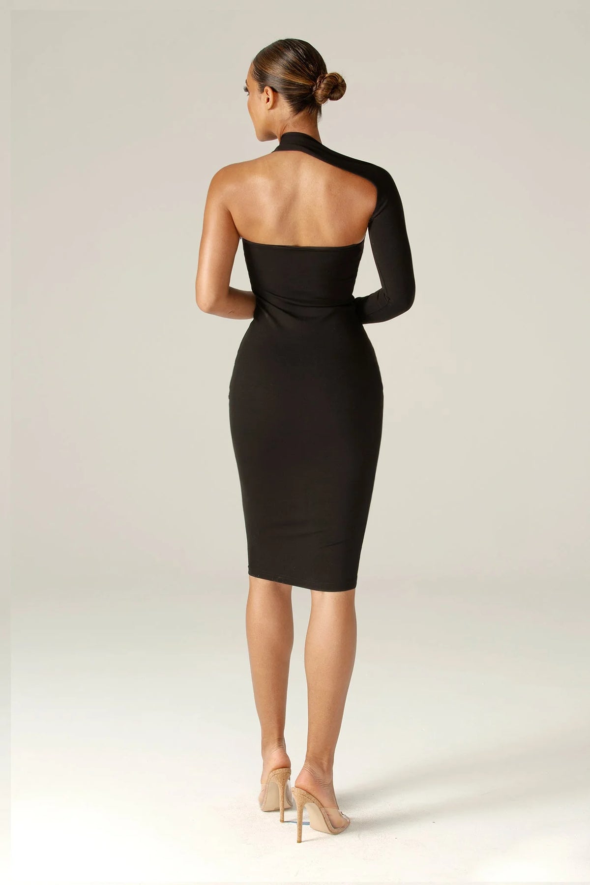 Névara – One-shoulder midi dress in sculpting stretch fabric