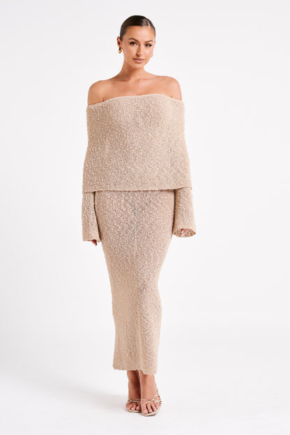 Elara - Elegant Off-Shoulder Maxi Dress