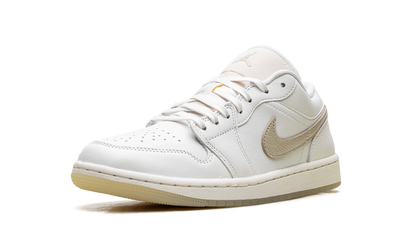 Jordan 1 Low SE WMNS "Metallic Team Gold" HV5157 100