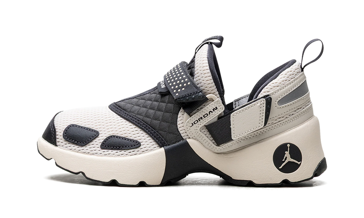 Jordan Trunner LX WMNS "Light Orewood Brown" HQ2164 102